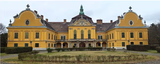 A kastély homlokzata